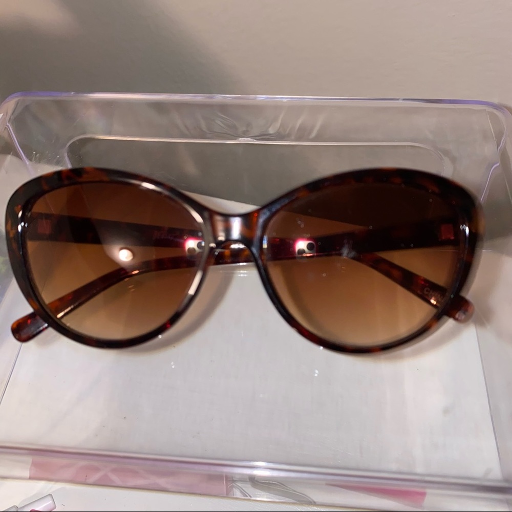 Betsey Johnson tortoise sunglasses